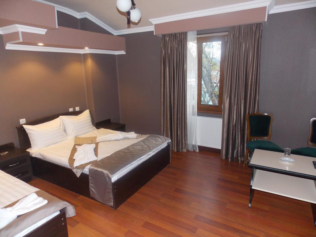 Hotel Almi Ахалцихе Екстериор снимка