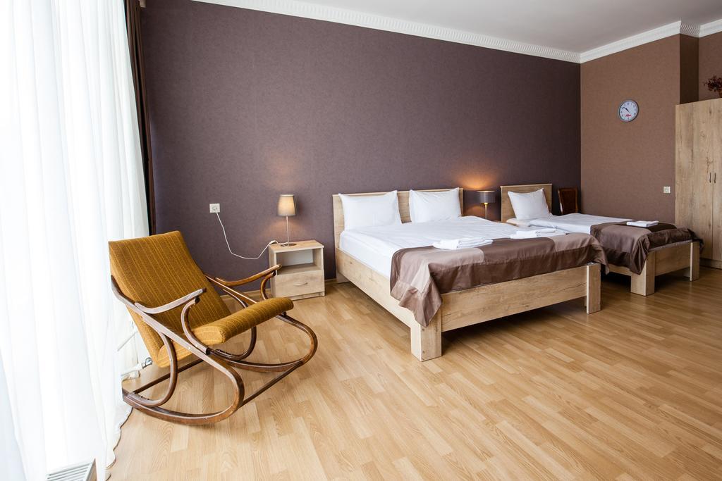Hotel Almi Ахалцихе Екстериор снимка
